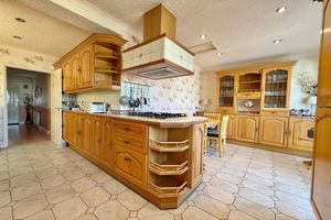 Kitchen/Breakfast Room- click for photo gallery